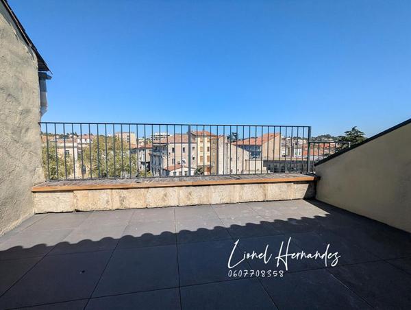 Alès, centre historique : Appartement Duplex d'exception - 125 m² - Dernier étage - Terrasse tropézienne avec vue panoramique