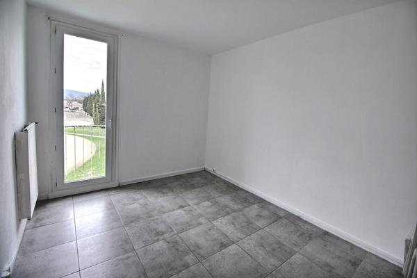 Appartement Pierrelatte 5 pièce(s) 90m2