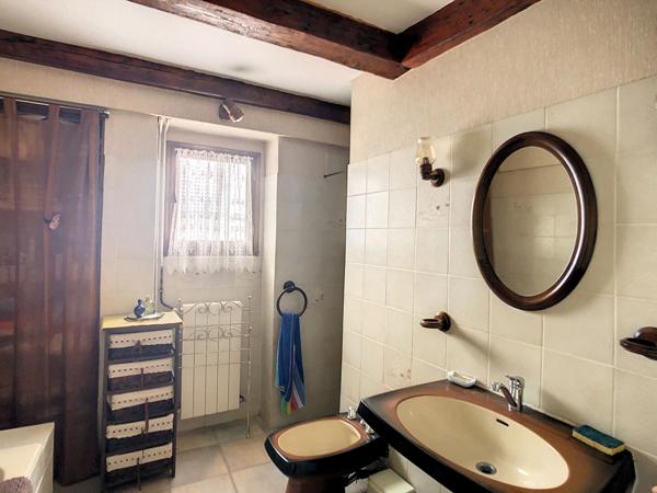 A vendre à Saujon, maison 6 pièces à vendre à Saujon d'une surfade de 147 m2 avec 4 belles chambres face à la nature.