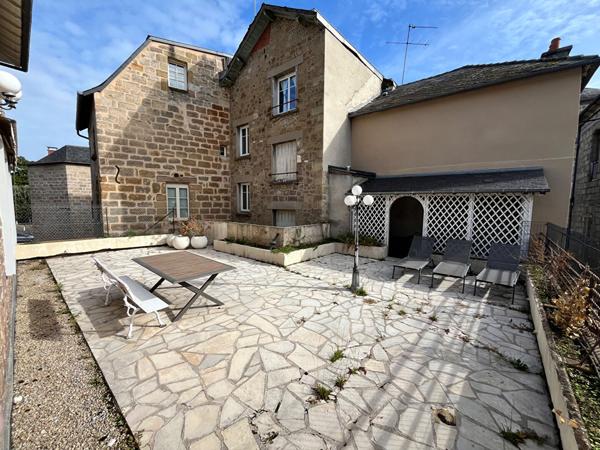 Grand appartement T4 de 100m2 avec garage + climatisation en hyper centre de Brive-la-Gaillarde