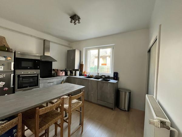 Grand appartement T4 de 100m2 avec garage + climatisation en hyper centre de Brive-la-Gaillarde