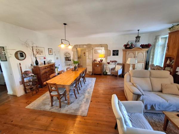 Maison ancienne en pierre avec 1 gîte et 2 chambres d'hôte