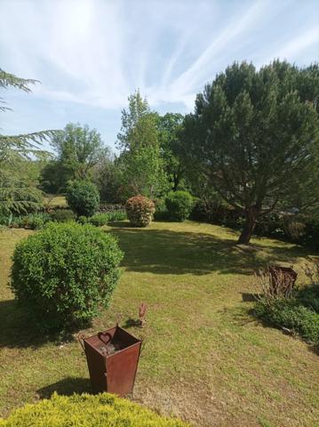 Maison ancienne en pierre avec 1 gîte et 2 chambres d'hôte