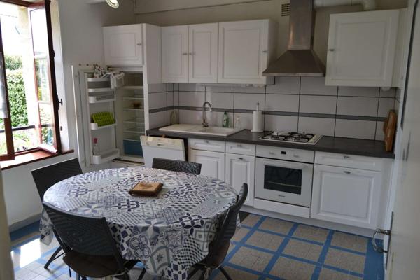 Plougasnou (29630) Plougasnou, entre le bourg et Terenez, maison bretonne en pierre, 4 ch sur 1900 m2 de terrain.