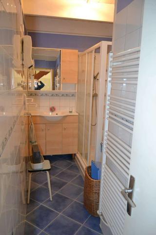 Plougasnou (29630) Plougasnou, entre le bourg et Terenez, maison bretonne en pierre, 4 ch sur 1900 m2 de terrain.