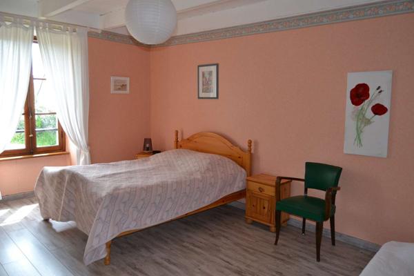 Plougasnou (29630) Plougasnou, entre le bourg et Terenez, maison bretonne en pierre, 4 ch sur 1900 m2 de terrain.