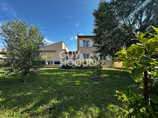 Maison Carcassonne 6 chambres , sous sol , terrain .
