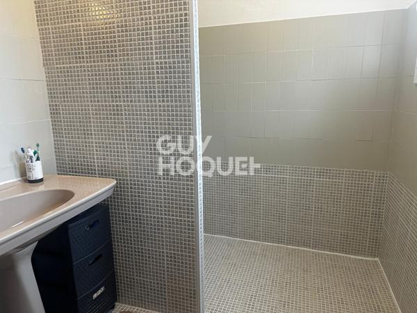 Maison Carcassonne 6 chambres , sous sol , terrain .