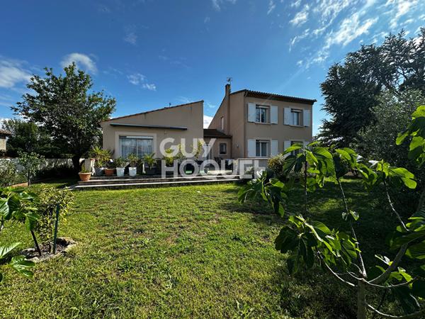 Maison Carcassonne 6 chambres , sous sol , terrain .