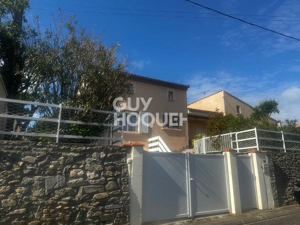 Maison Carcassonne 6 chambres , sous sol , terrain .