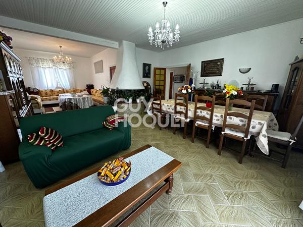 Maison Carcassonne 6 chambres , sous sol , terrain .