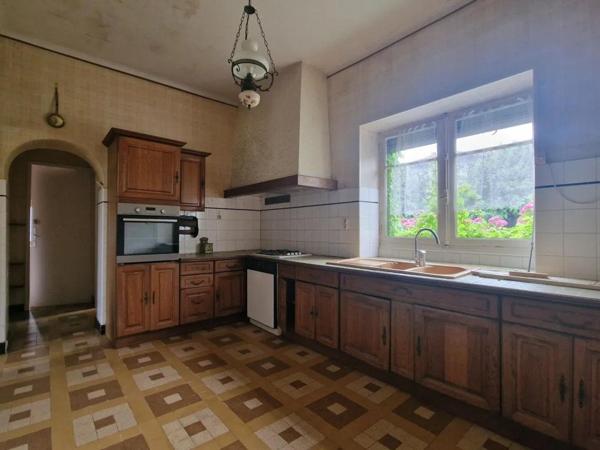 Maison 7 pièces – 244 m² – Garage – Potentiel d’aménagement