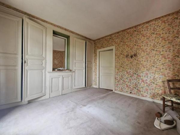 Maison 7 pièces – 244 m² – Garage – Potentiel d’aménagement