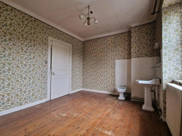 Maison 7 pièces – 244 m² – Garage – Potentiel d’aménagement