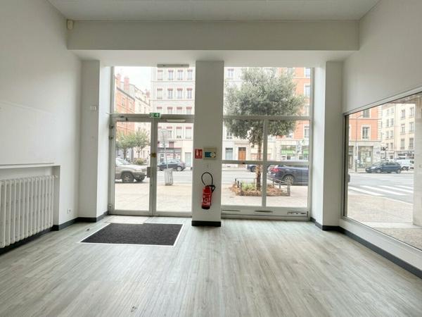 Commerce de 73m² à la location