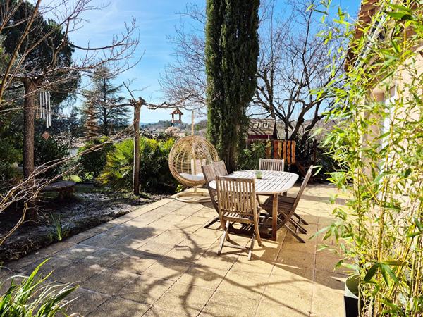 VILLA LUMINEUSE TYPE 5 AU CALME SUR 3612 M2 AVEC OLIVIERS PIERREVERT