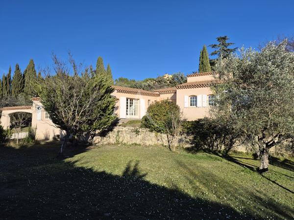 VILLA LUMINEUSE TYPE 5 AU CALME SUR 3612 M2 AVEC OLIVIERS PIERREVERT