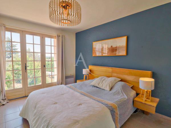 VILLA LUMINEUSE TYPE 5 AU CALME SUR 3612 M2 AVEC OLIVIERS PIERREVERT