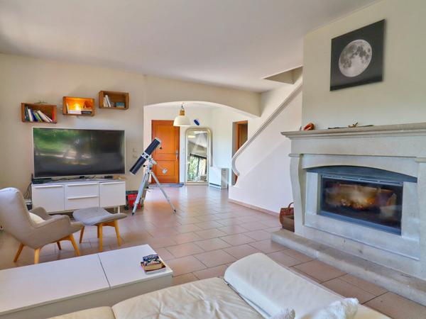 VILLA LUMINEUSE TYPE 5 AU CALME SUR 3612 M2 AVEC OLIVIERS PIERREVERT