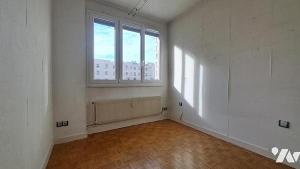 APPARTEMENT T3 STATIONNEMENT EN SOUS-SOL + CAVE