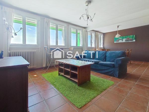 Hypercentre, T4 meublé, lumineux, dernier étage