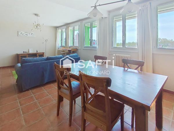 Hypercentre, T4 meublé, lumineux, dernier étage