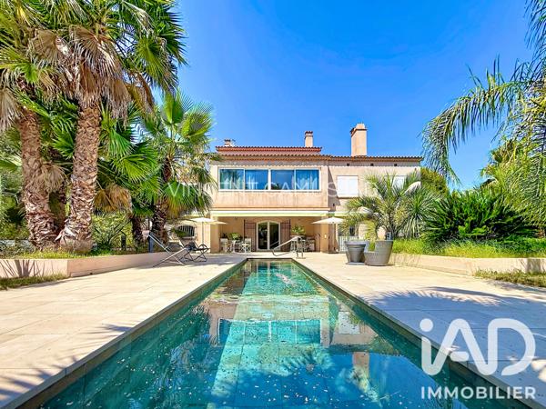 Maison à vendre 6 pièces 243 m² Sanary-sur-Mer