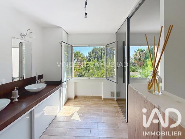 Maison à vendre 6 pièces 243 m² Sanary-sur-Mer