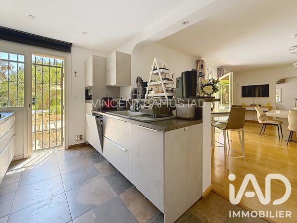 Maison à vendre 6 pièces 243 m² Sanary-sur-Mer