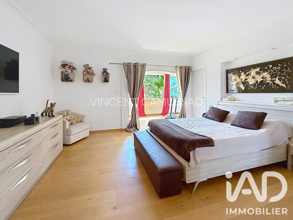 Maison à vendre 6 pièces 243 m² Sanary-sur-Mer