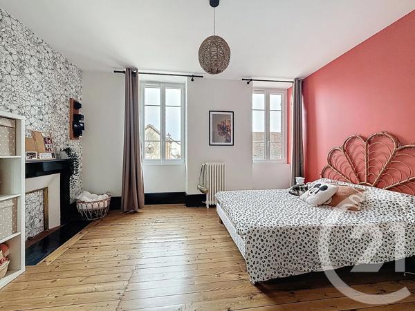 Maison à vendre  10 pièces - 224 m 2   ST POURCAIN SUR SIOULE  - 03