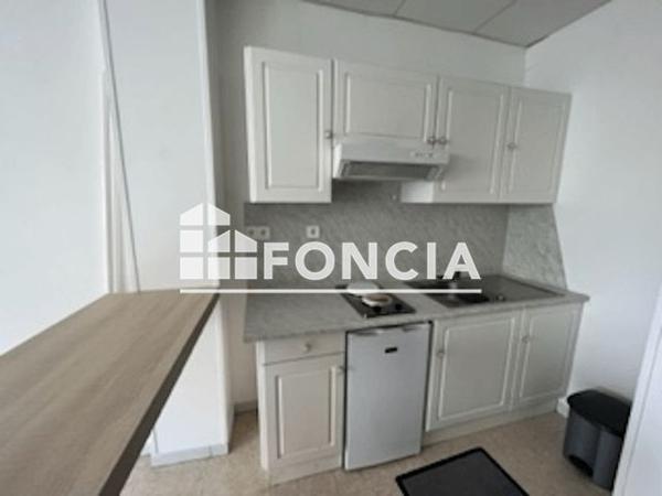 Location Studio 24.4 m² - 52 RUE MONTBRON Angouleme 16000