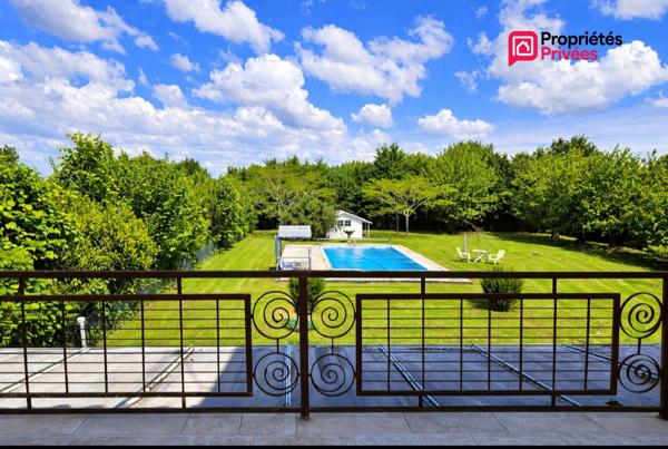 Maison de caractère en pierre 350 m² - 4 chambres - piscine chauffée - parc 3500 m²