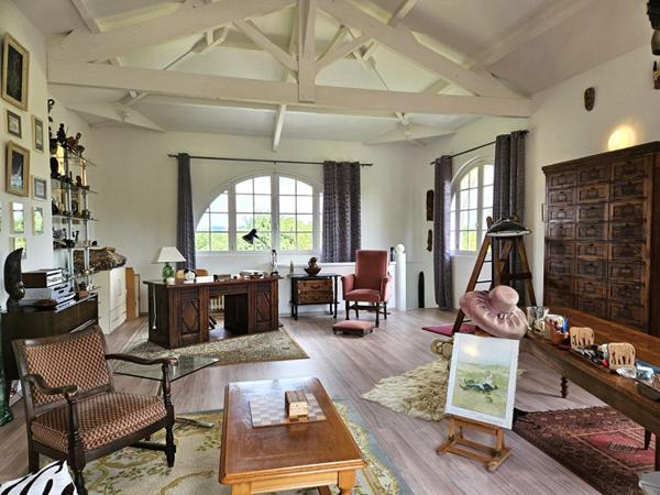 Maison de caractère en pierre 350 m² - 4 chambres - piscine chauffée - parc 3500 m²