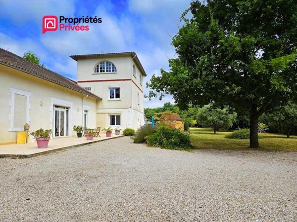 Maison de caractère en pierre 350 m² - 4 chambres - piscine chauffée - parc 3500 m²