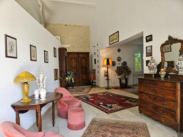 Maison de caractère en pierre 350 m² - 4 chambres - piscine chauffée - parc 3500 m²