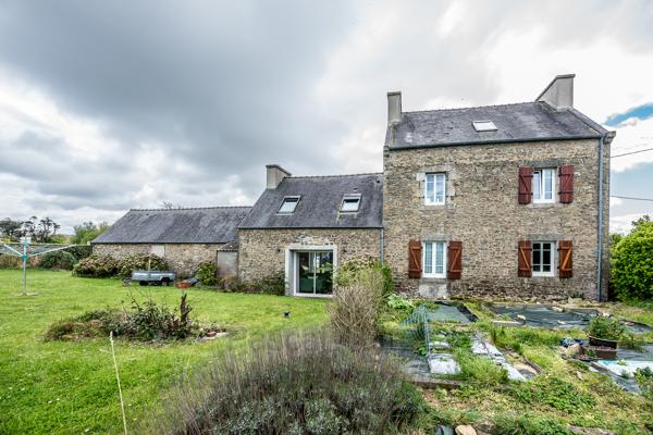 Sylvie Tromelin vous présente cette maison en pierre de 150m² située à Plouguerneau