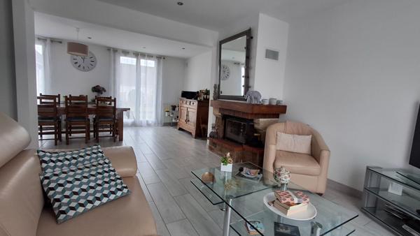 Charmante Maison à Vendre à Crépy-en-Valois - Idéale pour votre Famille !