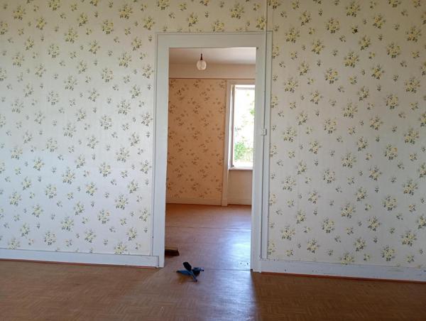 Appartement dans immeuble de ville 1er étage à rénover
