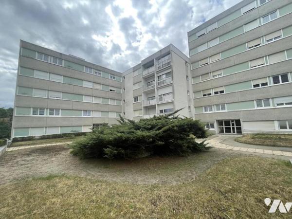 A VENDRE - REZE - 8 Mai - Proche TRAM et Commerces- Appartement T3 d'env 70.98m² - cave et parking.