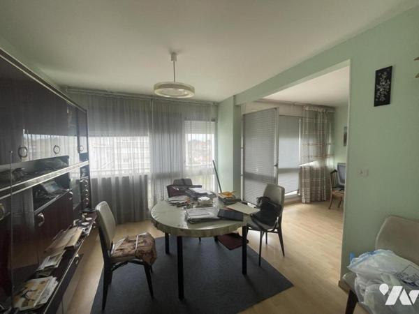 A VENDRE - REZE - 8 Mai - Proche TRAM et Commerces- Appartement T3 d'env 70.98m² - cave et parking.