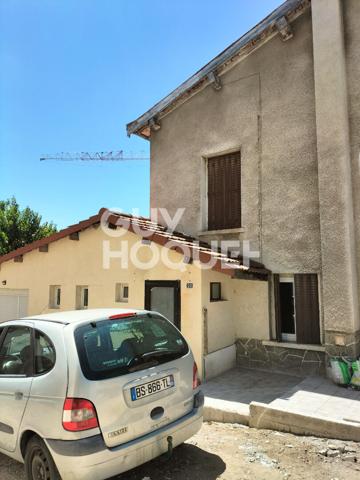 Maison Feyzin 7 pièce(s) 142.95 m2 jardin et dépendances