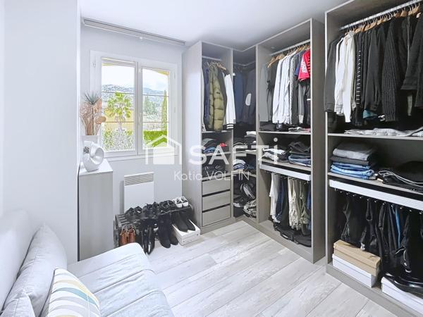 T5  piscine , les Solans dans lotissement sécurisé