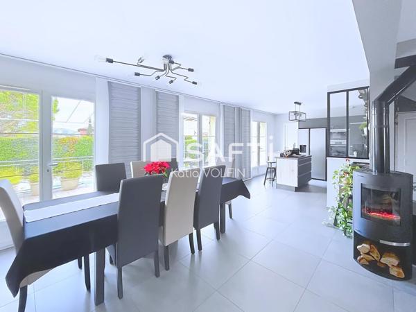 T5  piscine , les Solans dans lotissement sécurisé