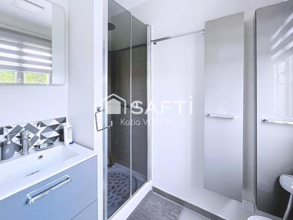 T5  piscine , les Solans dans lotissement sécurisé