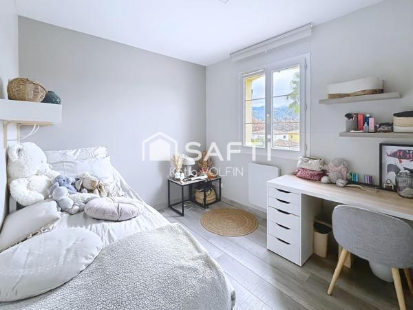 T5  piscine , les Solans dans lotissement sécurisé