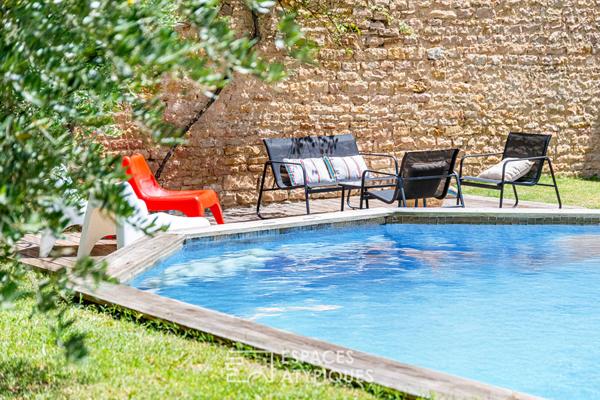 Appartement atypique avec jardin et piscine privée