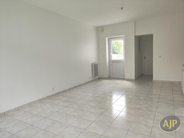 Maison à louer Segre : 3 pièces, 59m² avec 2 chambre(s) à 605€ - AJP Immobilier Segré