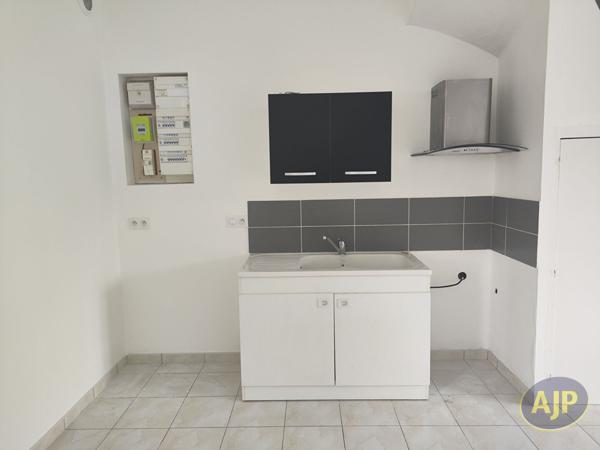 Maison à louer Segre : 3 pièces, 59m² avec 2 chambre(s) à 605€ - AJP Immobilier Segré