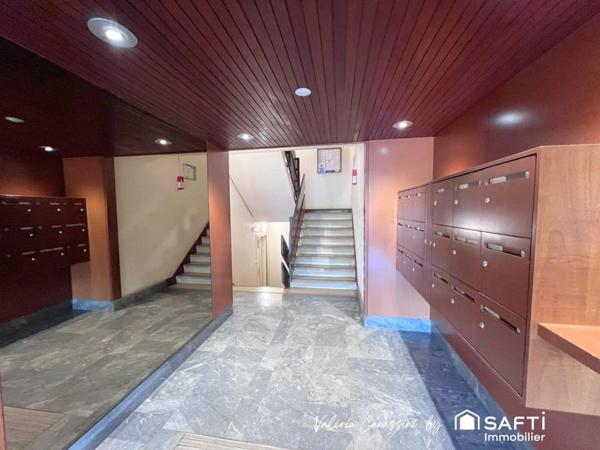 RÉSIDENCE AVEC PISCINE ET ESPACES VERTS